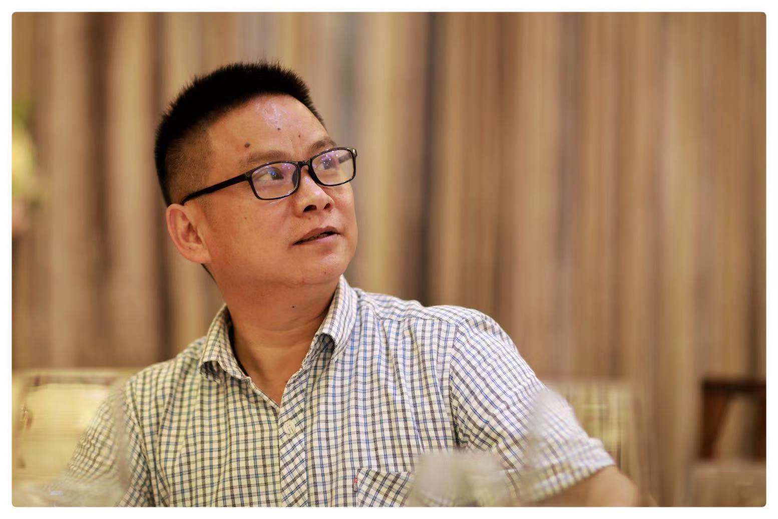 郑德宏.jpg