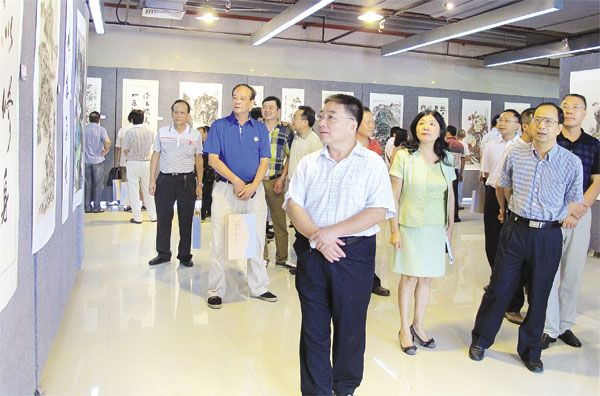 何鎏辉,广新力,赖慕玲,列荣辉,李沃田,张登标,潘慧兰,叶鸿,张文远